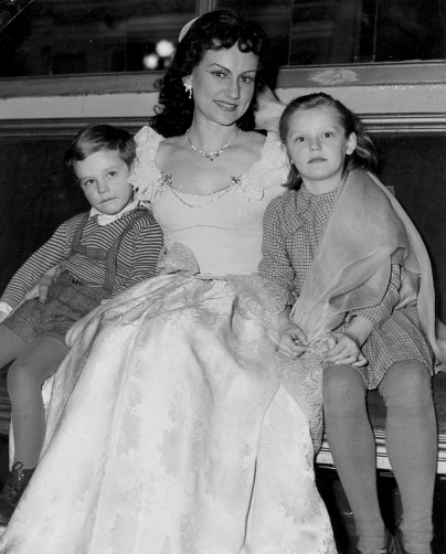 s dcerou Hanou a synem Pavlem (Karlínské divadlo 1958)